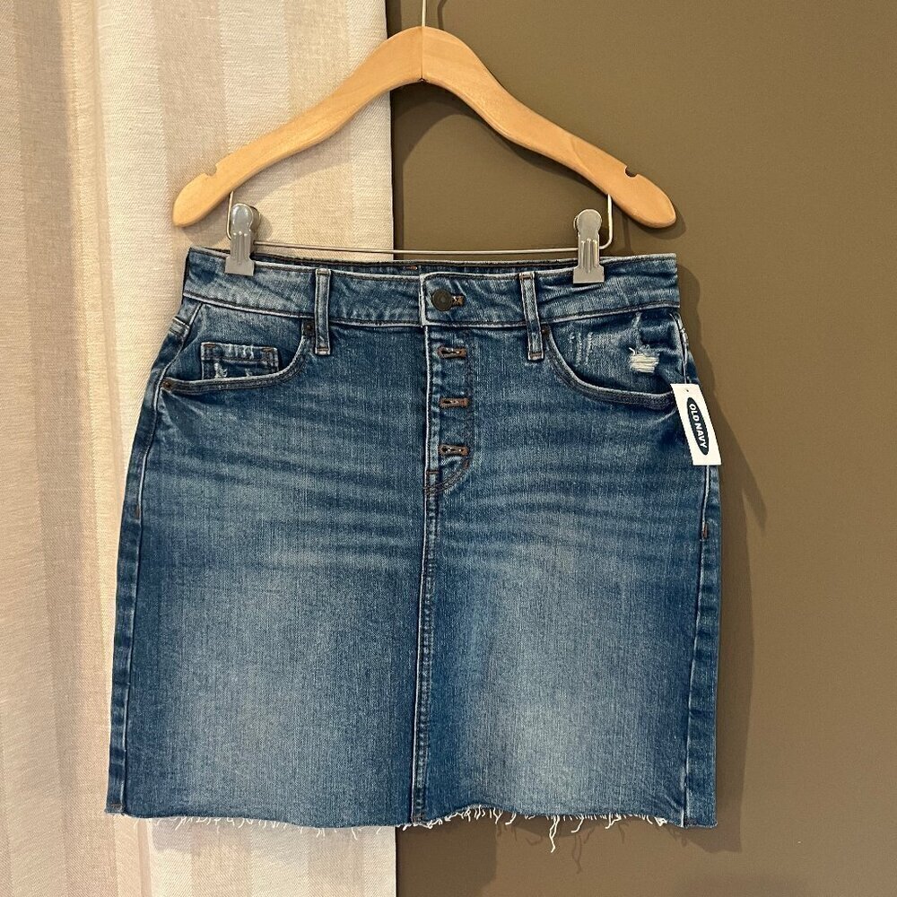 NWT Old Navy Denim Distressed Mini Skirt with frayed hem, Size 6